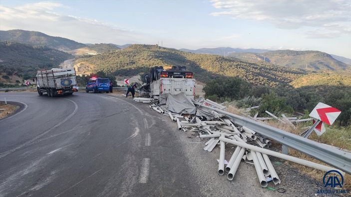 Çanakkale'de şarampole devrilen kamyonun sürücüsü öldü