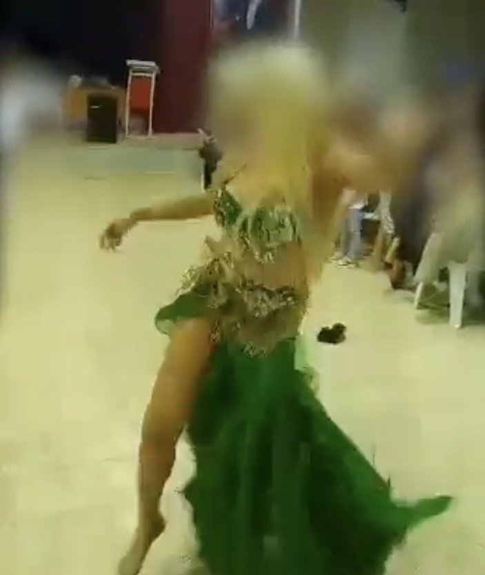 Bursa'daki ilkokulda 'dansözlü' etkinlik