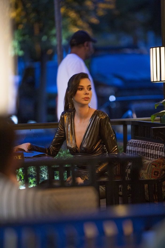 Defne Samyeli'nin kızı Deren Talu ekranlara dönüyor! Bakın hangi diziyle el sıkıştı