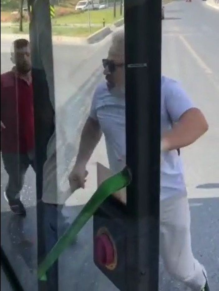 İstanbul'da yol verme kavgası