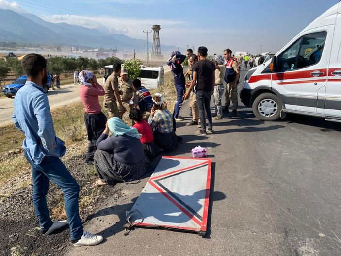 Hatay'da yakılan anız nedeniyle zincirleme kaza meydana geldi
