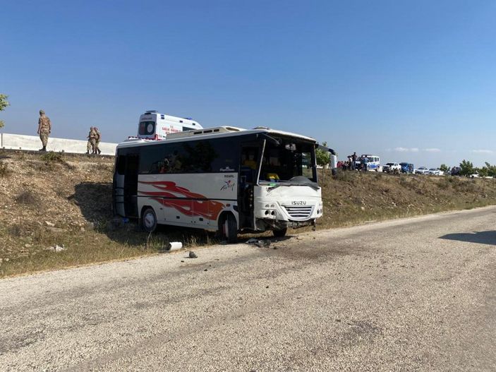 Hatay'da yakılan anız nedeniyle zincirleme kaza meydana geldi