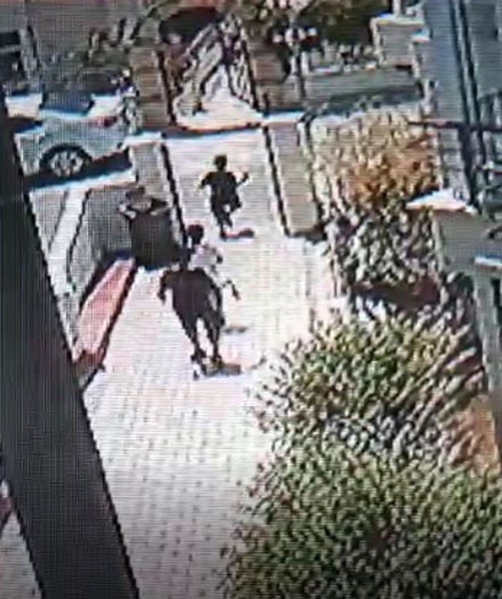 Tekirdağ'da köpekten korkup kaçan çocuğa araba çarptı