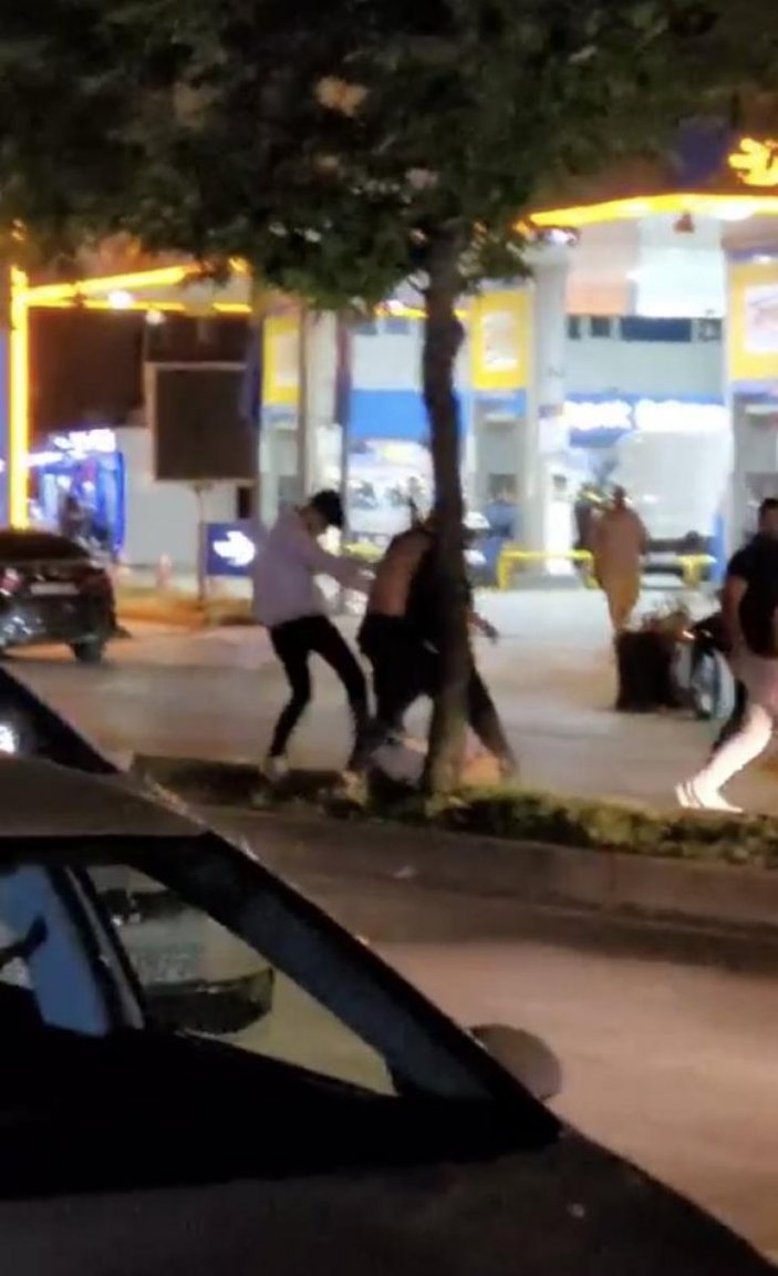 İstanbul'da hesap ödeme kavgası sokağa taştı: Tekme tokat dövdüler