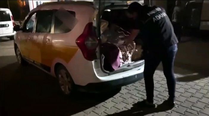 d Adana'da durdurulan taksiden 15 kilo uyuşturucu çıktı