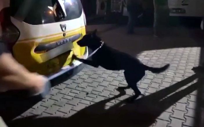 d Adana'da durdurulan taksiden 15 kilo uyuşturucu çıktı