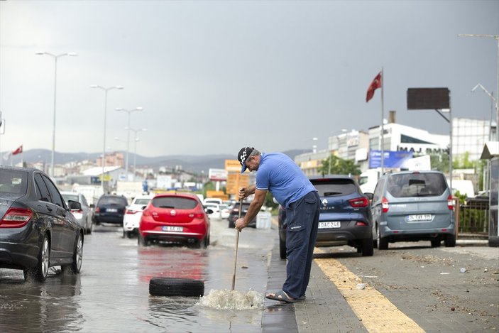 Ankara'da yağmur hayatı felç etti