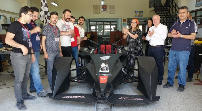 Burdur'da lise öğrencileri elektrikli Formula aracı üretti