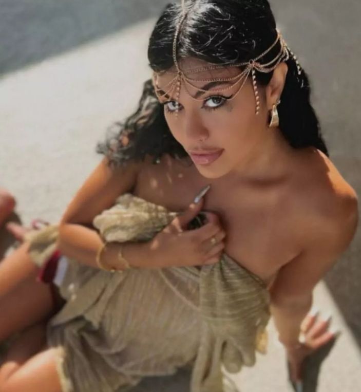 Öpüşme videosuyla olay olan Cansel Çördük'ün bikinili pozları dumura uğrattı! 'Bu kadarı ayıptan öte'