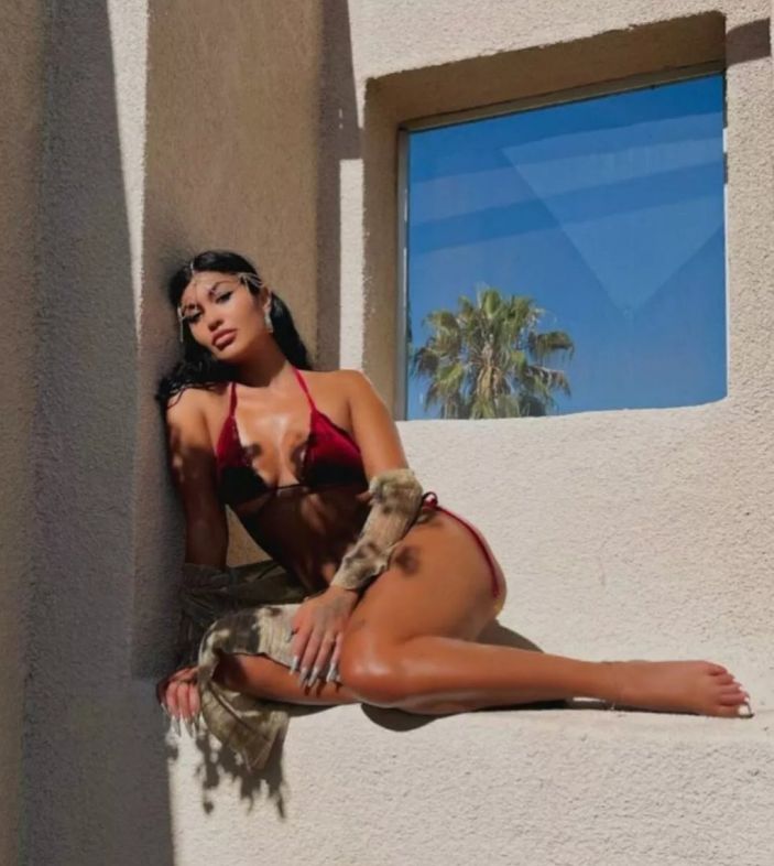 Öpüşme videosuyla olay olan Cansel Çördük'ün bikinili pozları dumura uğrattı! 'Bu kadarı ayıptan öte'