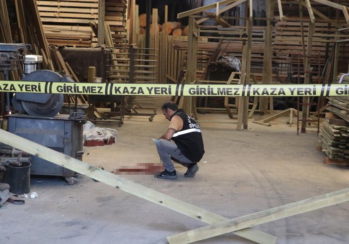 d Denizli'de iş yerinin çatısından düşen usta hayatını kaybetti
