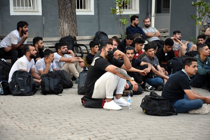 Muğla'da yakalanan 135 kaçak göçmen sınır dışı edildi