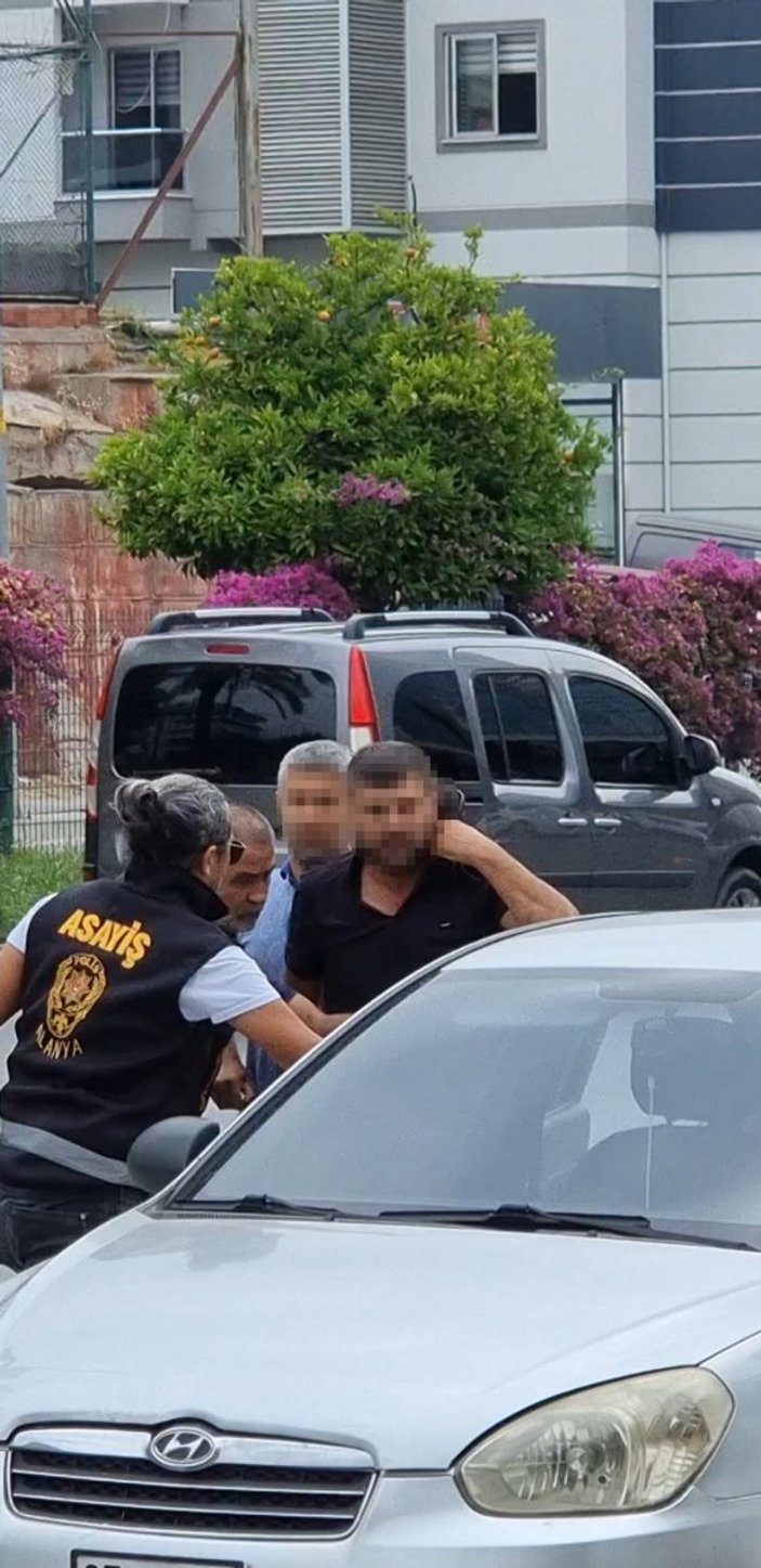 Antalya’da borç kavgasında silahını ateşledi, polise teslim oldu