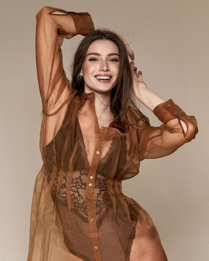 Barış Murat Yağcı'nın yeni aşkı Laura Celine üstsüz pozlarıyla olay oldu! Güzelliğiyle parmak ısırtıyor...