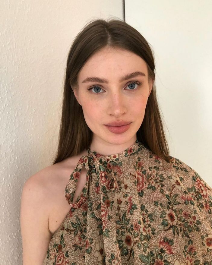 Barış Murat Yağcı'nın yeni aşkı Laura Celine üstsüz pozlarıyla olay oldu! Güzelliğiyle parmak ısırtıyor...