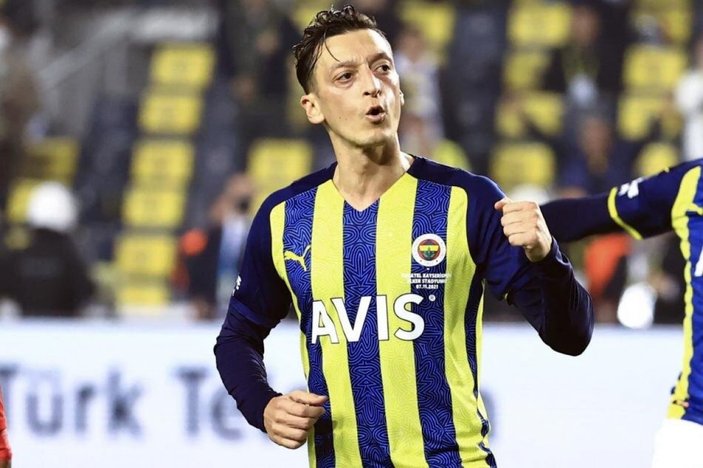 Mesut Özil ve Fenerbahçe yönetimi arasında neler oluyor?