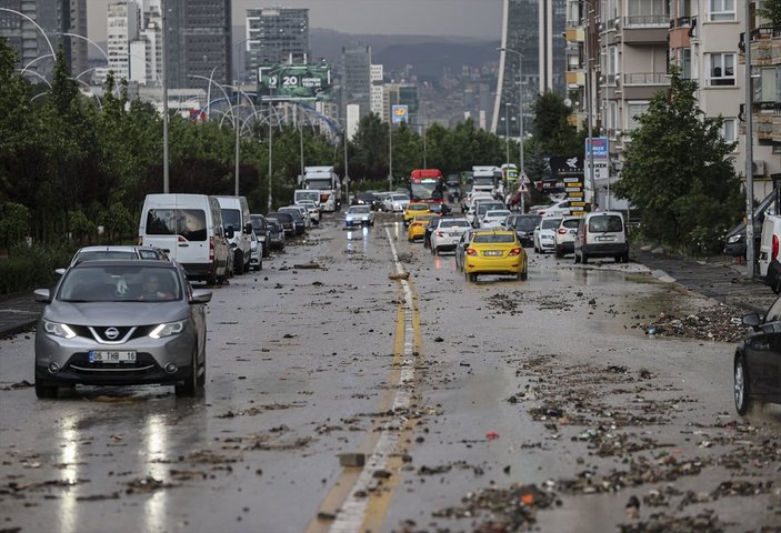 Ankara'da sağanak yağış etkili oldu