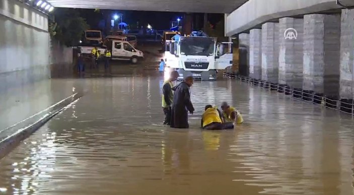 Ankara'da sağanak yağış etkili oldu