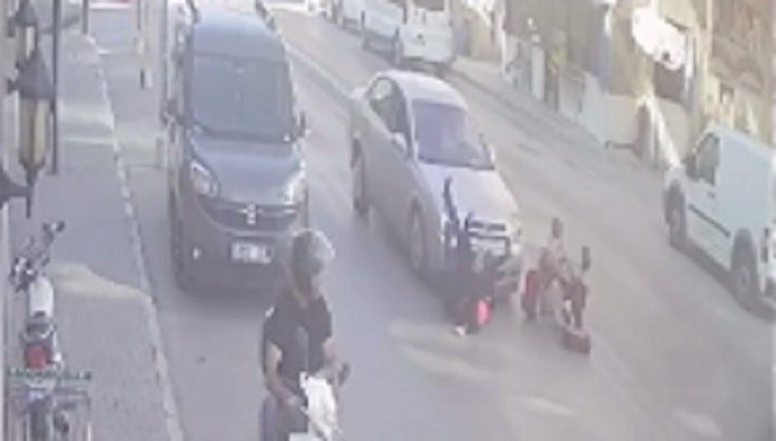 İzmir’de anne ve iki çocuğuna otomobil çarptı