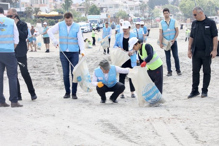 Büyükçekmece'de denizden yüzlerce kilo çöp çıktı