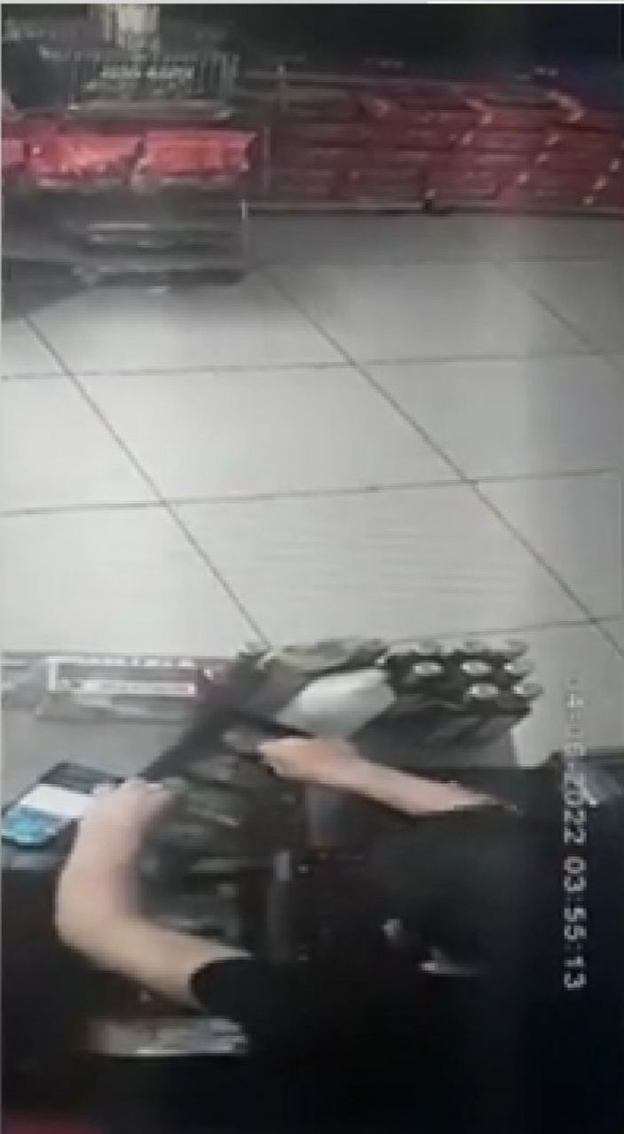 d Bağcılar’da, sadaka kutusu hırsızlığı kamerada