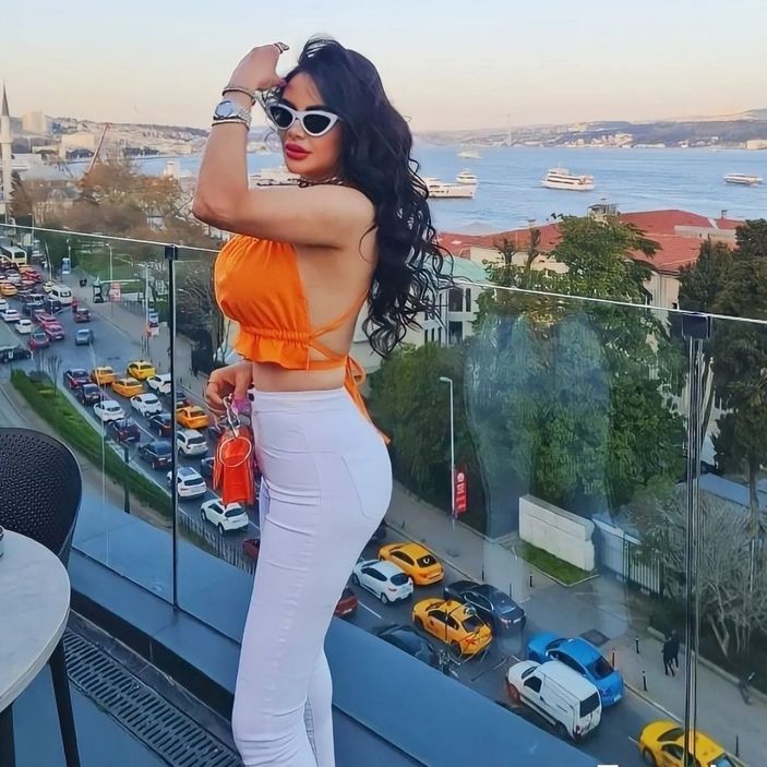 Eski gelin adayı Naz Mila'nın müstehcen pozları olay oldu, yorumlar coştu! 'Ayakkabından su içilir'