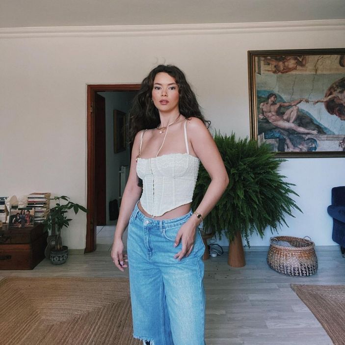 Kuruluş Osman'ın Lena'sı yataktan aynaya poz verdi, sosyal medya yıkıldı! 'Daha ne yapacaksın'