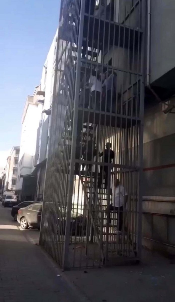 Esenyurt'ta işçilerin yangından kaçış çabası