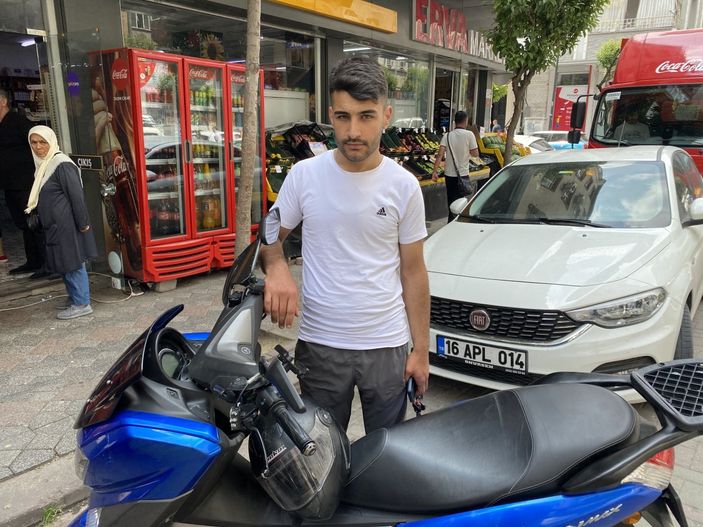 Zeytinburnu'ndaki taksici, motosikletliyi ezmeye çalıştı