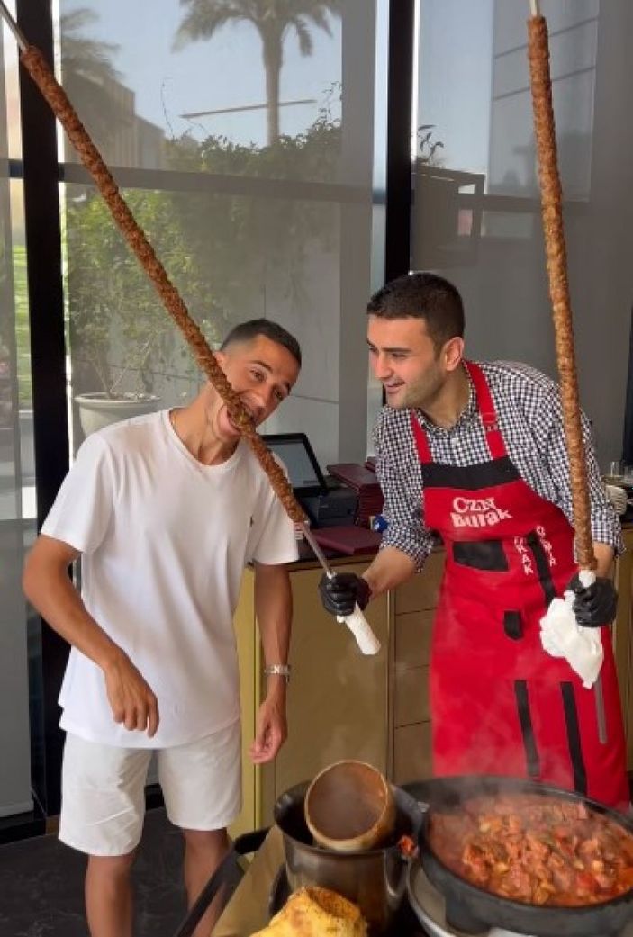 Real Madridli futbolcular, CZN Burak’ın mekanına gitti