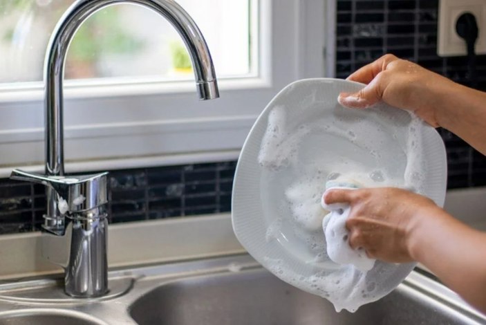 Bulaşık süngeri tehlikesi: Tüm insanlardan daha fazla bakteri içeriyor