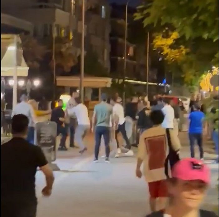 Yalova sahilinde iki yabancı grup birbirine girdi