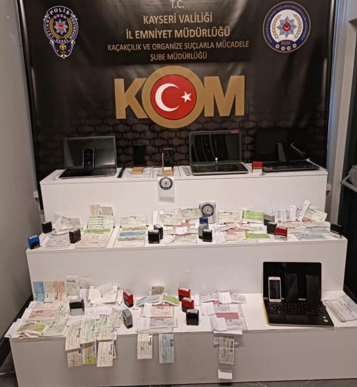 i Kayseri'de paravan şirket kurarak 100 milyon dolandırdılar