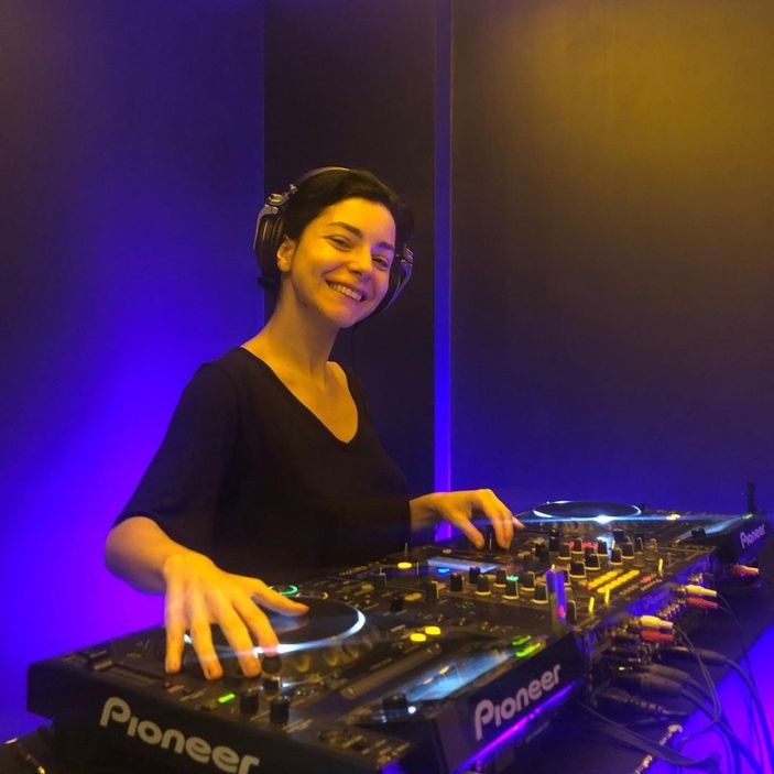 Merve Boluğur'un şarkı sözleri sosyal medyada gündem oldu! 'Bu nasıl bir fantezi'