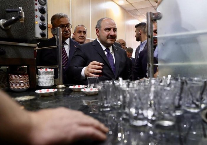 Mustafa Varank, Diyarbakırlılara meyan şerbeti ve limonata ısmarladı