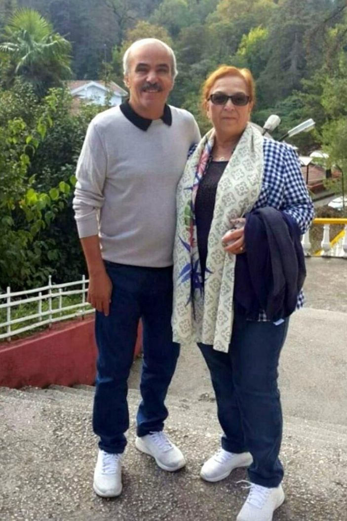 d Muğla'da yaya geçidinden karşıya geçmek isteyen çifte araba çarptı: 1 ölü