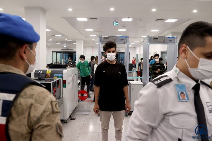 Afganistan uyruklu 221 düzensiz göçmen sınır dışı edildi