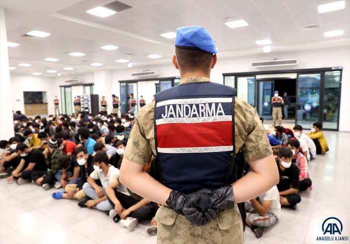 Afganistan uyruklu 221 düzensiz göçmen sınır dışı edildi