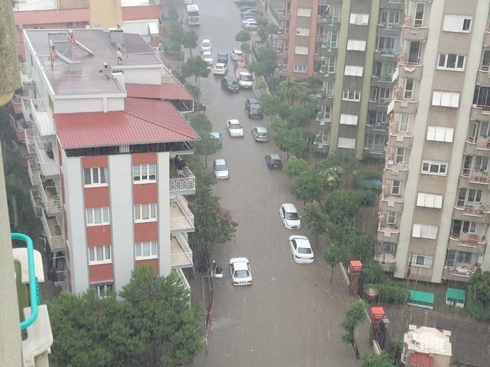 i Aydın'daki sağanak, hayatı olumsuz etkiledi