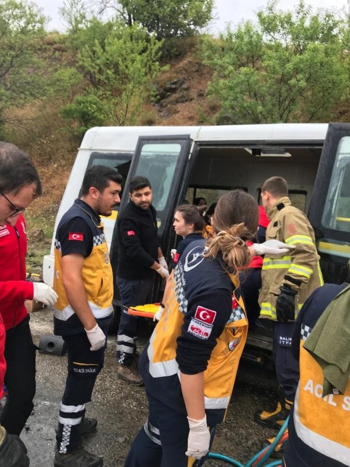 Balıkesir'de minibüs ile tanker çarptışı: 7 ölü 11 yaralı