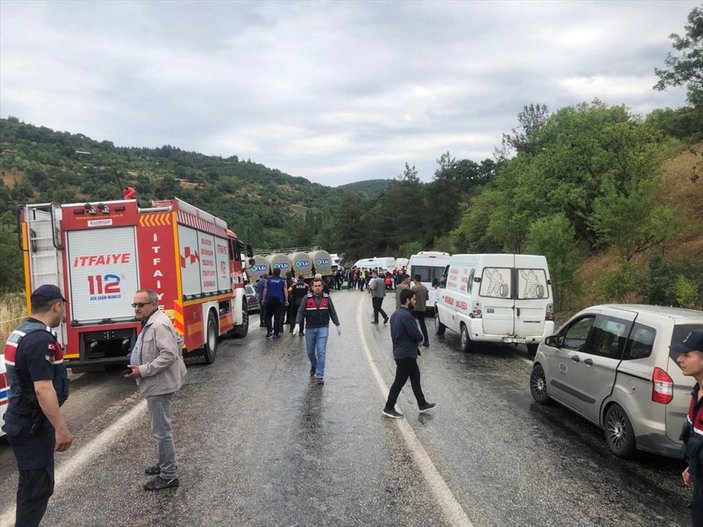 Balıkesir'de minibüs ile tanker çarptışı: 7 ölü 11 yaralı