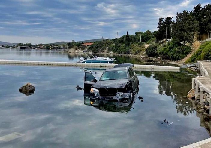 İzmir'deki kazada şoförün cesedi, aracın uzağında bulundu