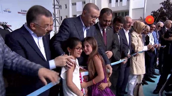 Cumhurbaşkanı Erdoğan'a Vanlı küçük kızlardan sevgi seli