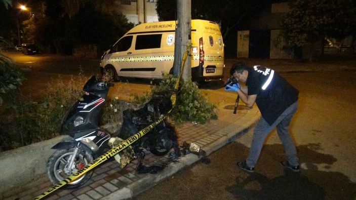 Antalya'da babasının motosikletini ateşe verdi
