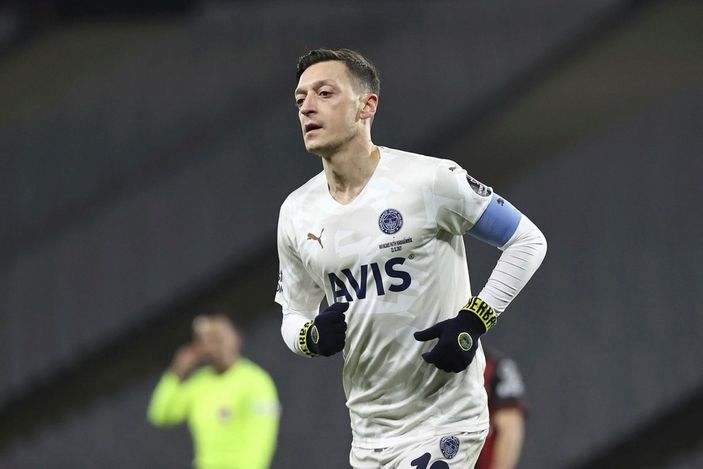 Mesut Özil'in menajeri: Fenerbahçe'de mutluyuz