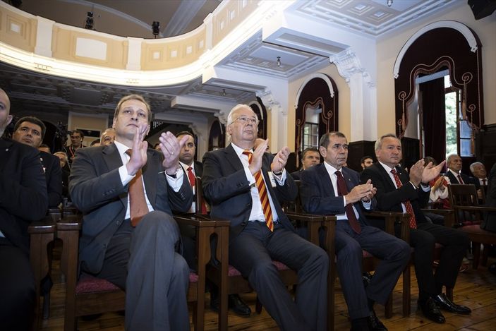 a Burak Elmas'ın pusulası zarftan göründü