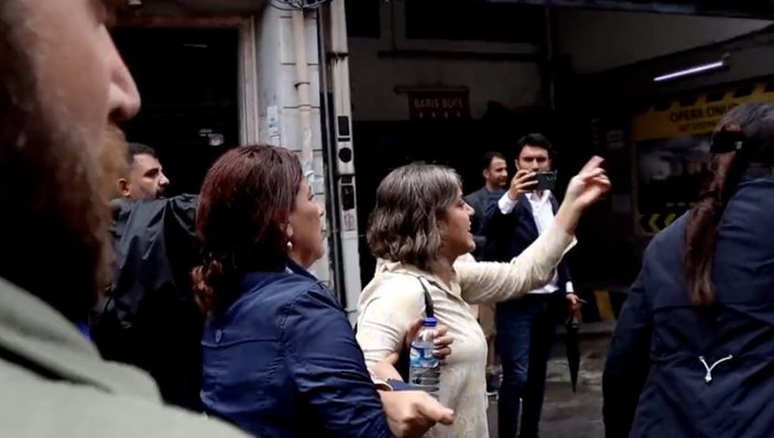 İstanbul'daki Öcalan'a destek yürüyüşünde HDP'li vekiller polisle tartıştı