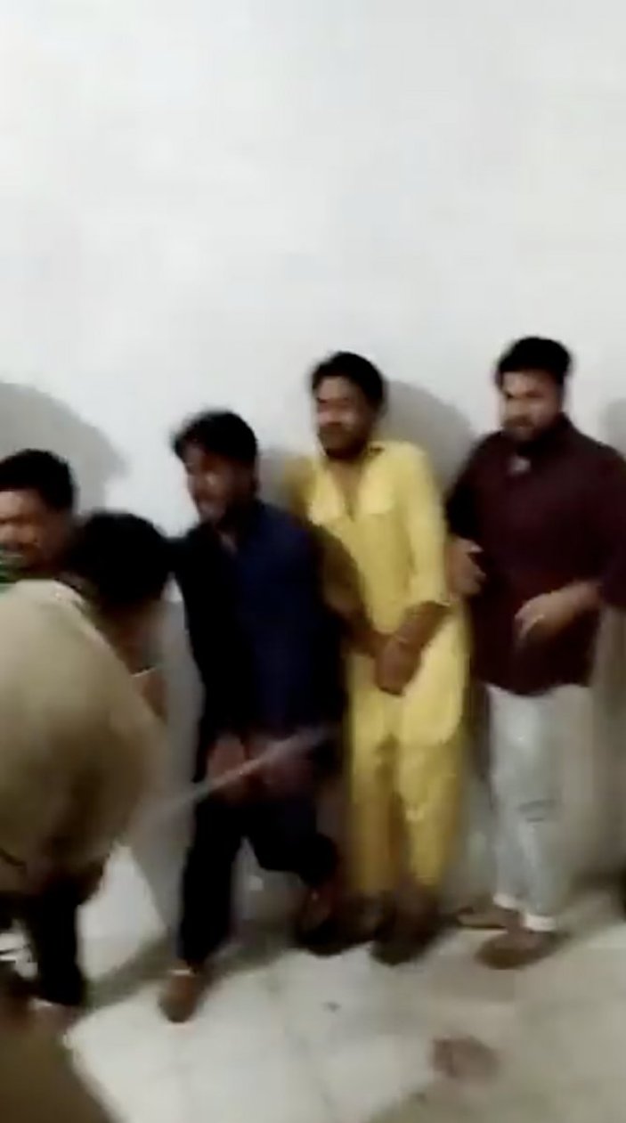 Hindistan'da Müslümanlara yapılan işkence kamerada