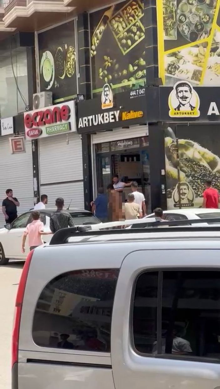 Mardin'de çıplak sokağa çıkan şahıs kamerada
