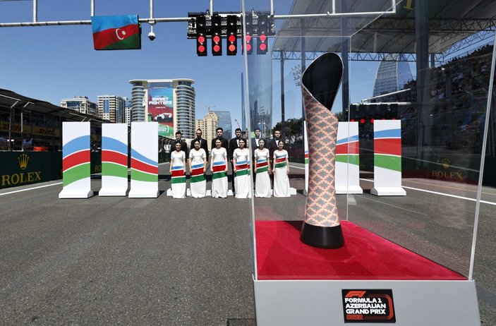 Azerbaycan GP'sinde kazanan Max Verstappen